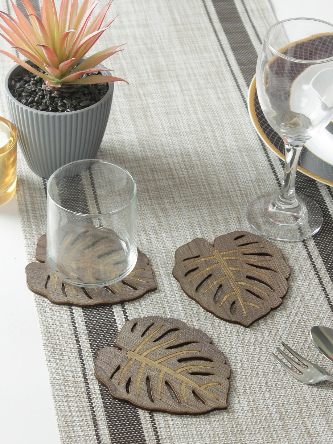 

eyda Set Of 6 Brown Leaf-Shaped Wooden Sustainable Coasters