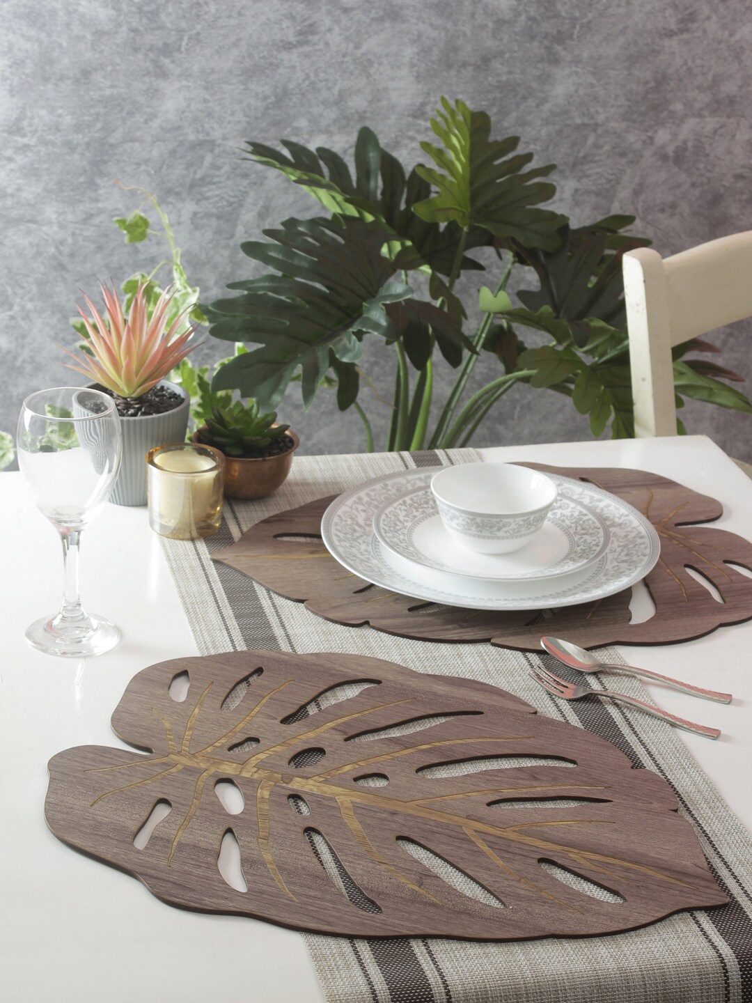 

Eyda Set of 6 Brown Wooden Leaf Shape Table Place Mats