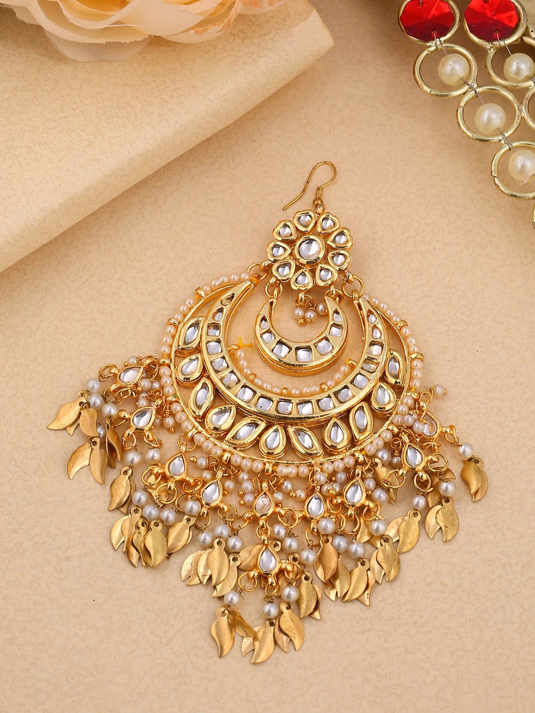 

Shoshaa Gold-Plated & White Kundan-Studded Handcrafted Maangtika