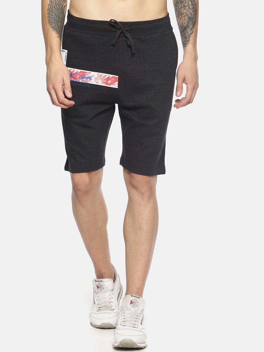 

Masculino Latino Men Charcoal Grey Solid Regular Fit Sports Shorts