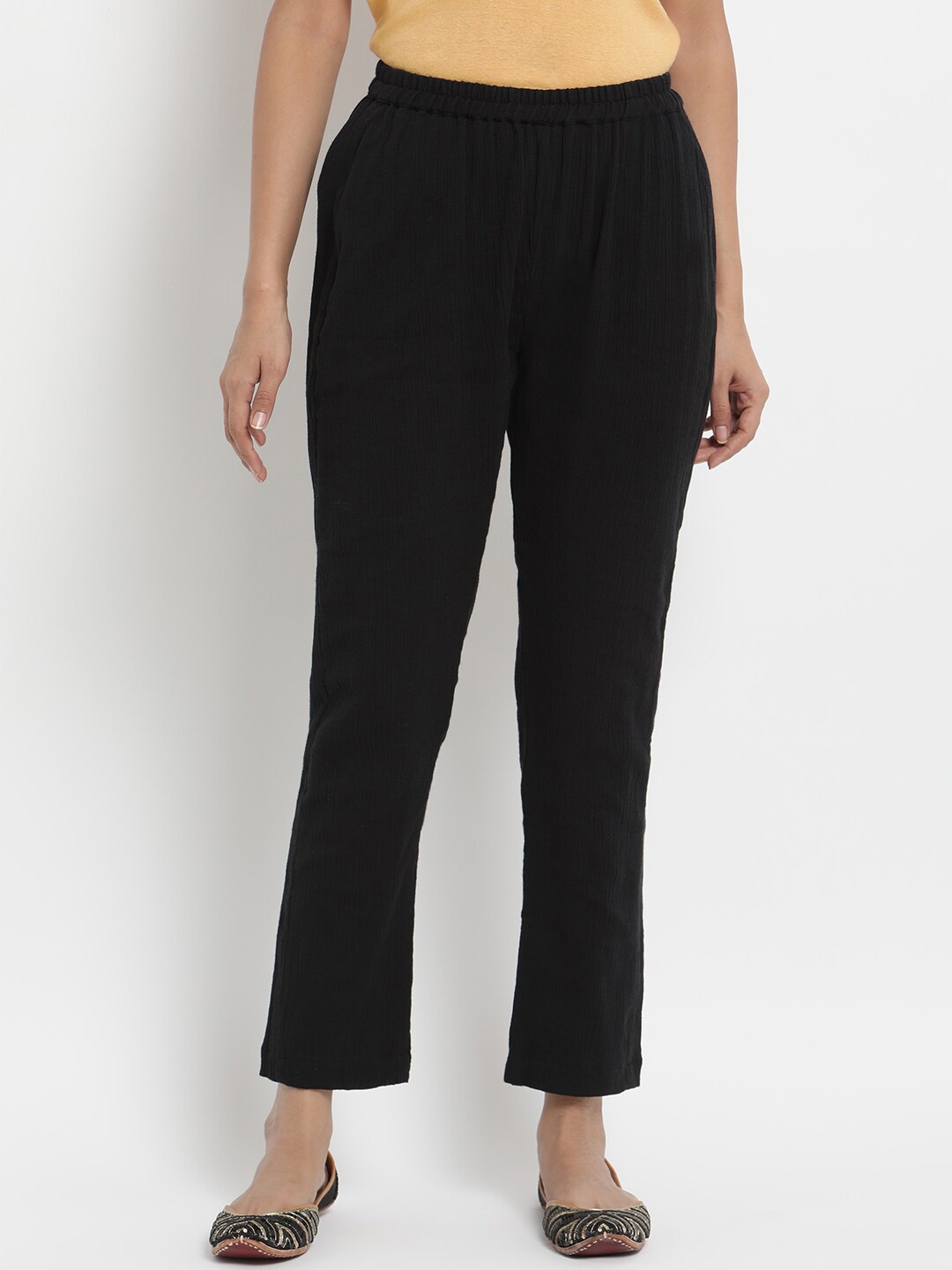 

trueBrowns Women Black Regular Fit Solid Regular Trousers