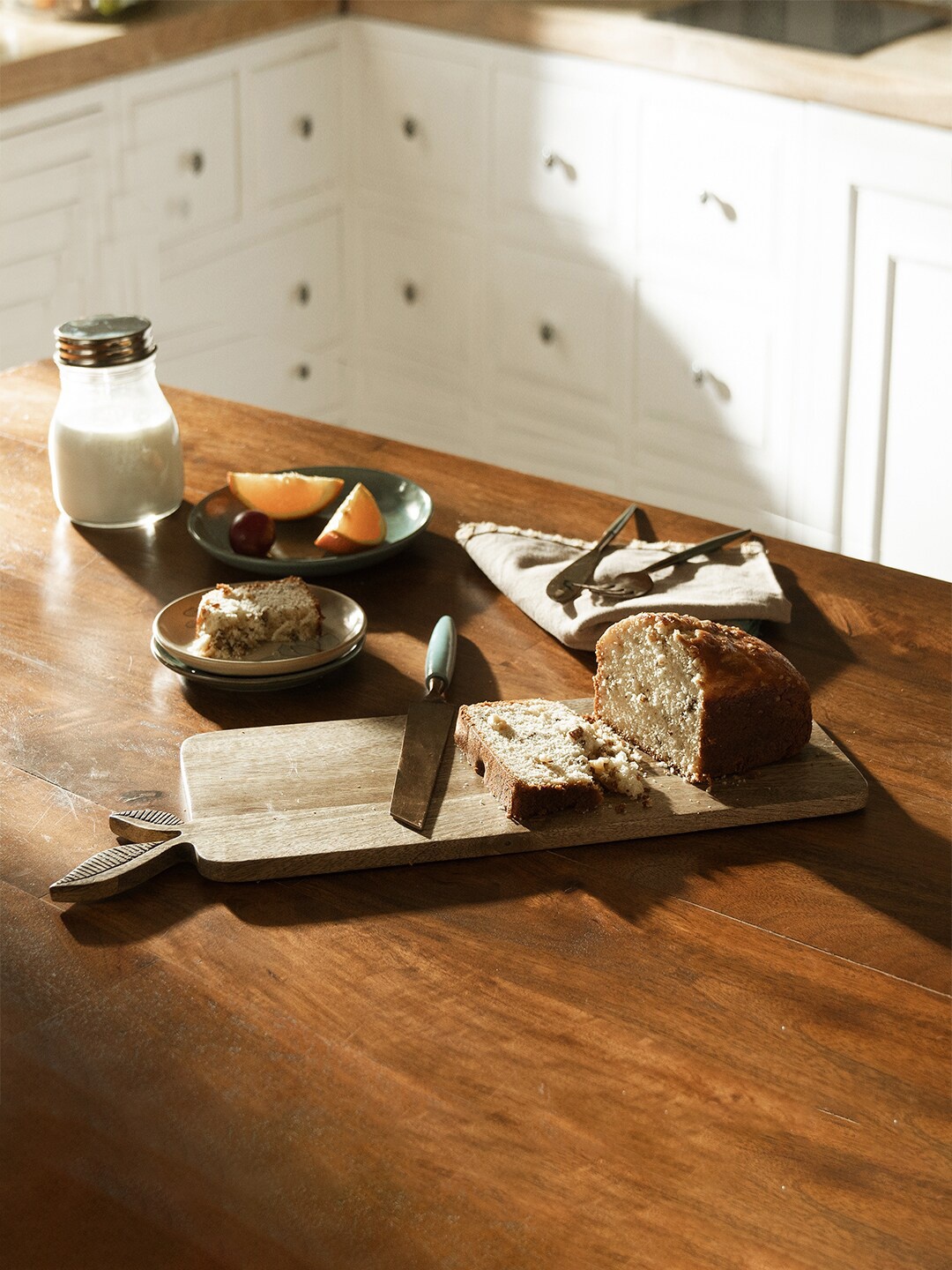 

ellementry Brown Mango Wood Cheese/Bread Chopping Board