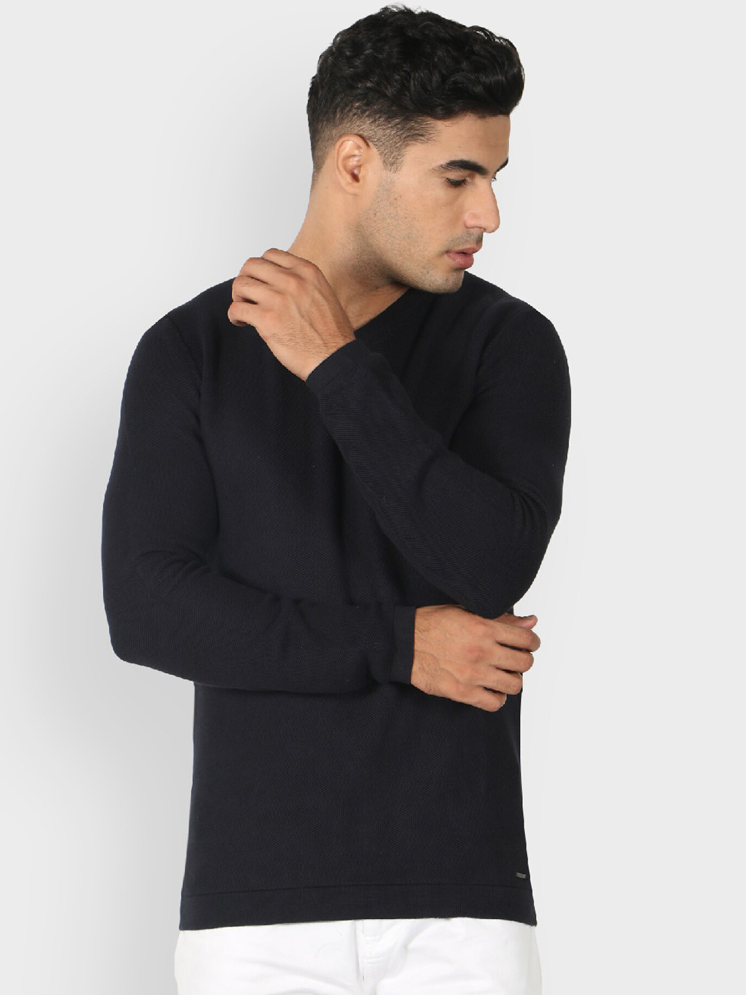 

Octave Men Navy Blue Solid Pullover Sweater