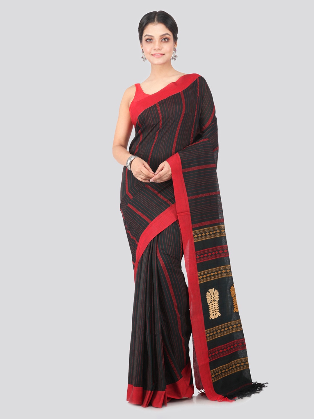 

PinkLoom Black Pure Cotton Handloom Cotton Sustainable Saree