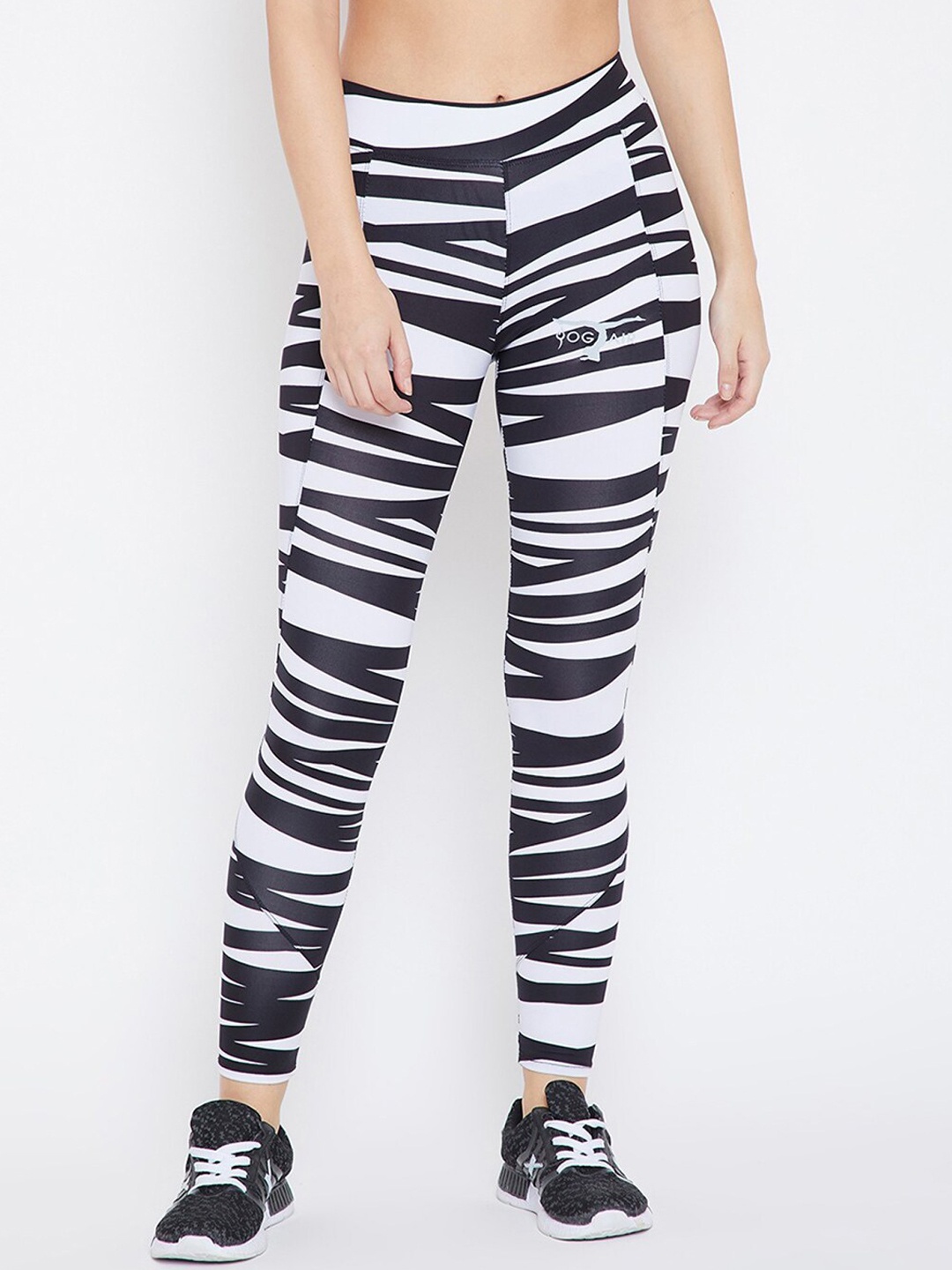 

YOGAIR Women Black & White Striped Training Tights