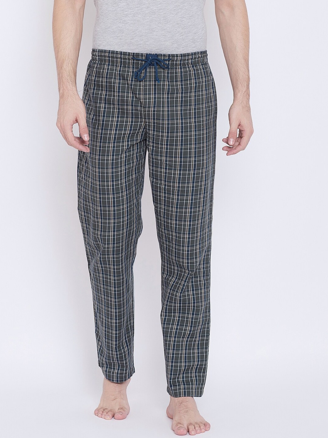 

Crimsoune Club Men Grey & Navy Checked Lounge Pants