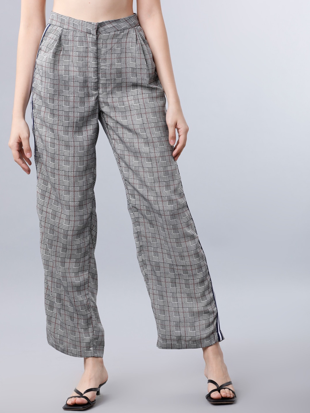 

Tokyo Talkies Women White & Black Regular Fit Checked Parallel Trousers