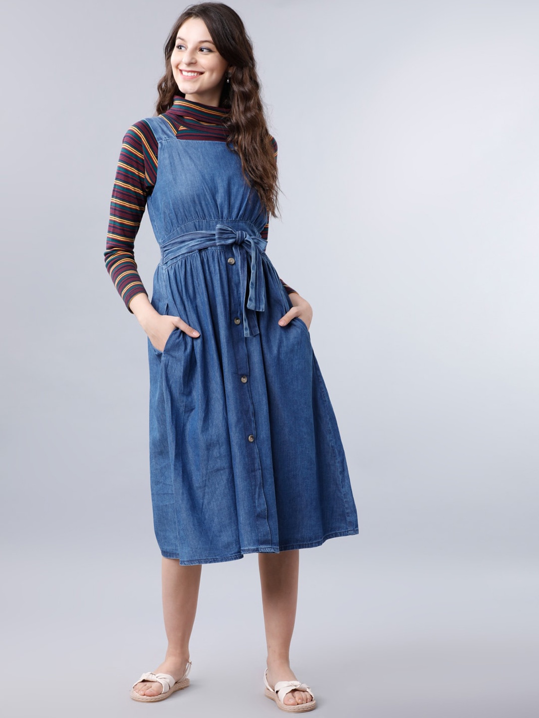 

Tokyo Talkies Women Blue Solid Denim Pinafore Dress