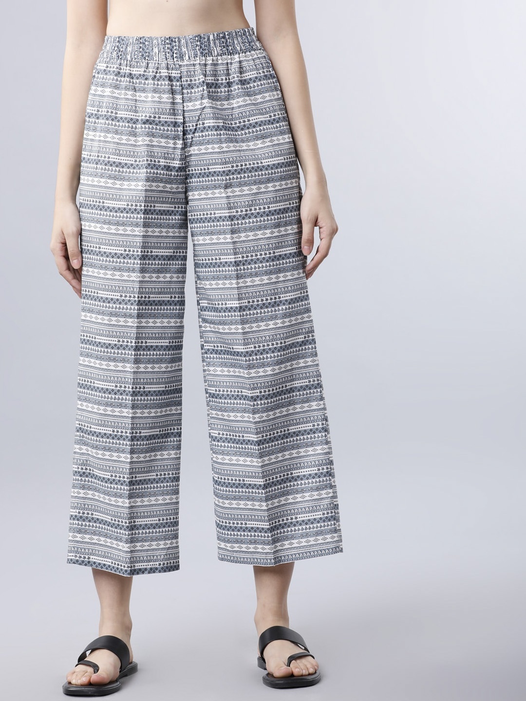 

Vishudh Women Grey & Off-White Printed Straight Palazzos