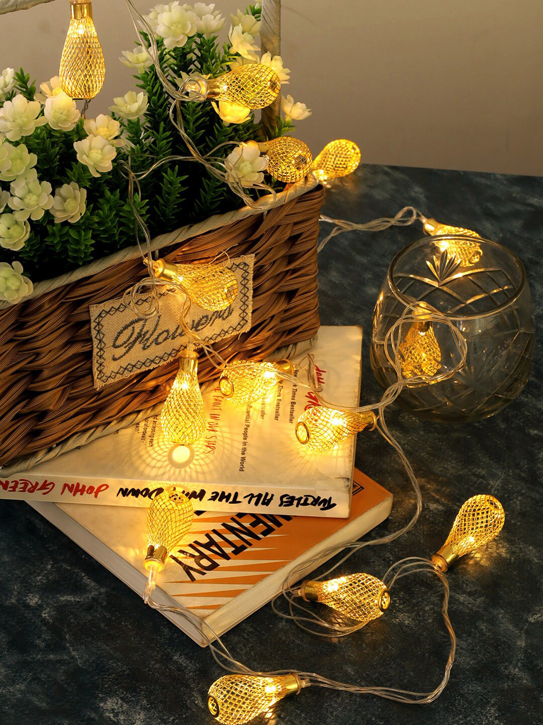 

TIED RIBBONS Gold-Toned Solid Bulb Shaped String Lights