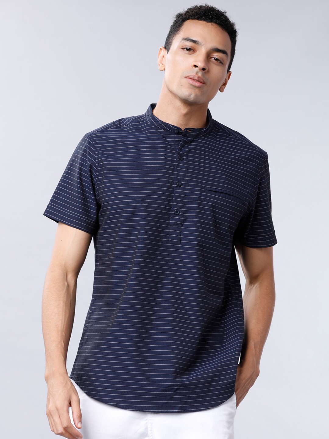 

HIGHLANDER Men Navy Blue & White Slim Fit Striped Casual Shirt