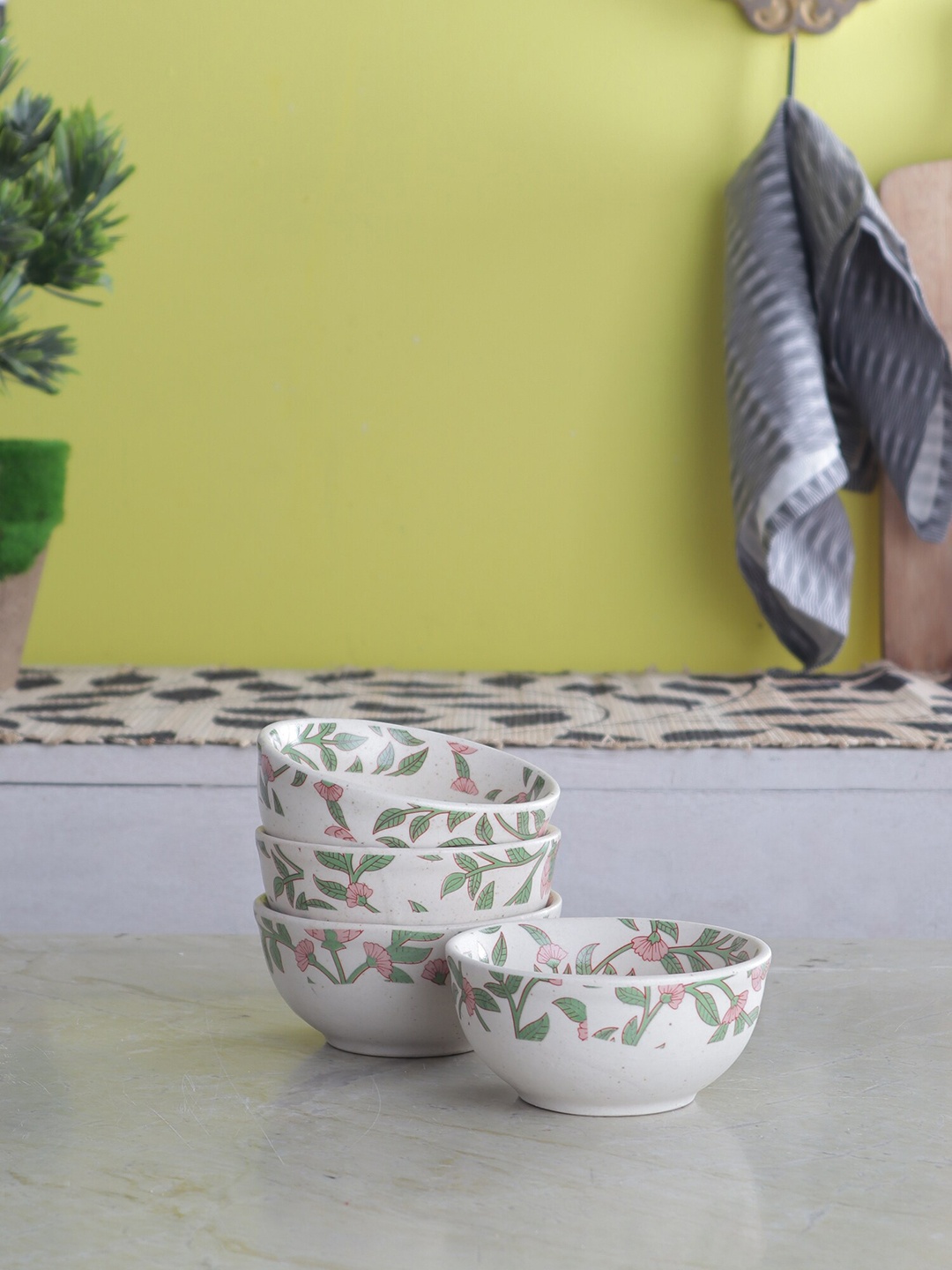 

MIAH Decor White Printed Set Of 4 Handcrafted Stoneware Dinner Bowls