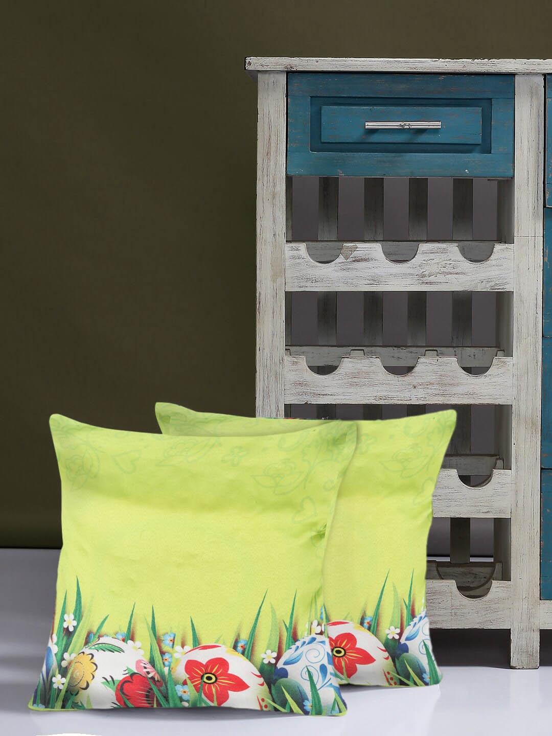 

Alina decor Green & Red Set of 2 Floral Square Cushion Covers