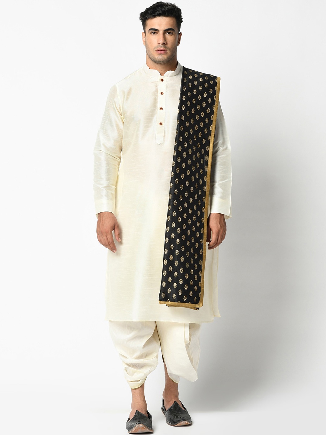 

DEYANN Men Off-White & Black Solid Dupion Silk Kurta with Dhoti Pants & Dupatta