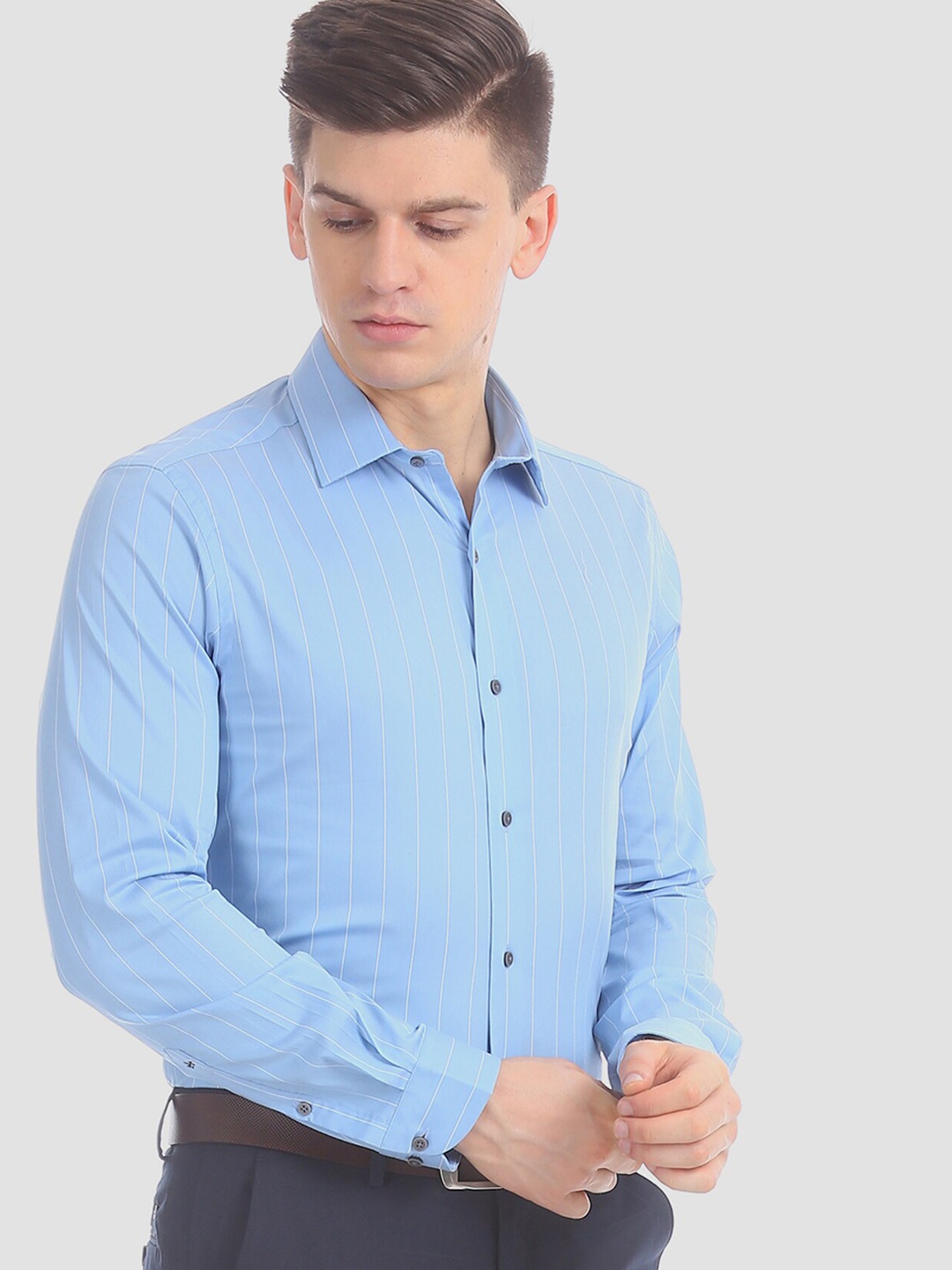 

Arrow Men Blue & White Skinny Fit Striped Formal Shirt