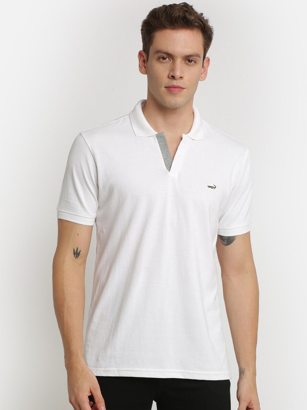 

Crocodile Men White Solid V-Neck T-shirt