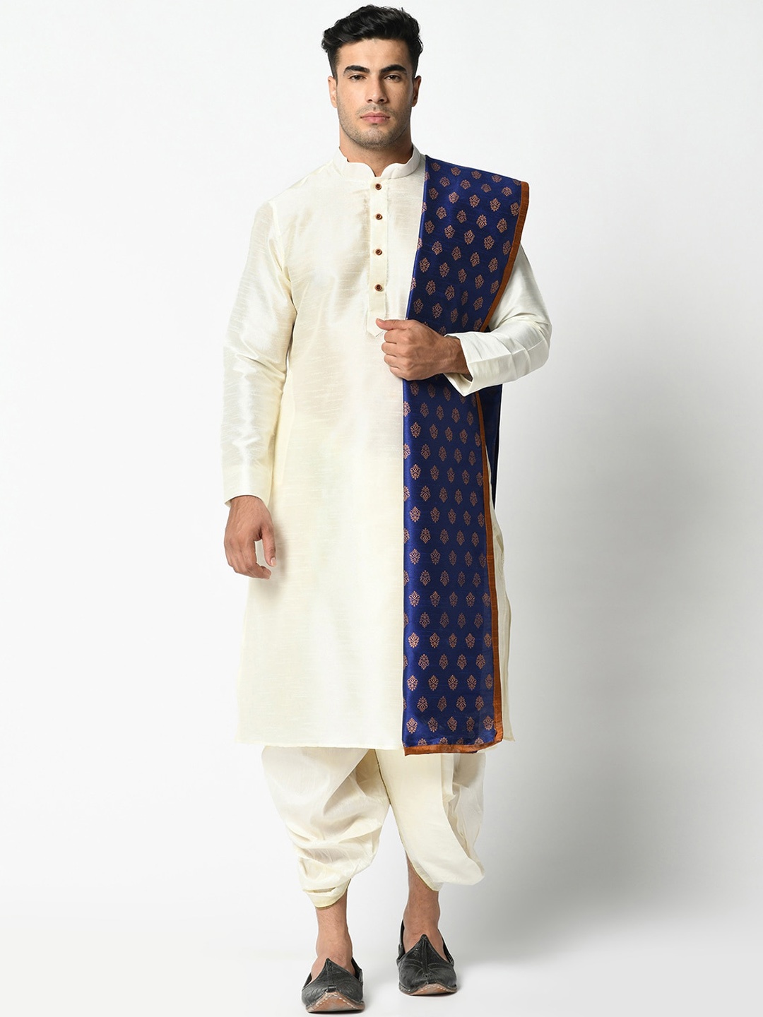 

DEYANN Men Off-White & Blue Solid Kurta with Dhoti Pants & Dupatta