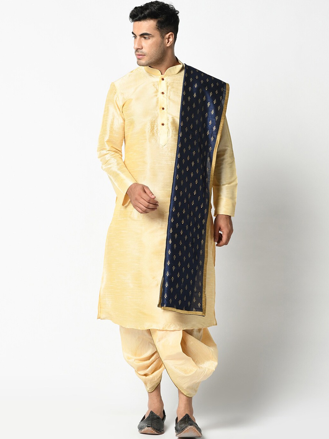 

DEYANN Men Cream Coloured & Blue Solid Dupion Silk Kurta with Dhoti Pants & Dupatta