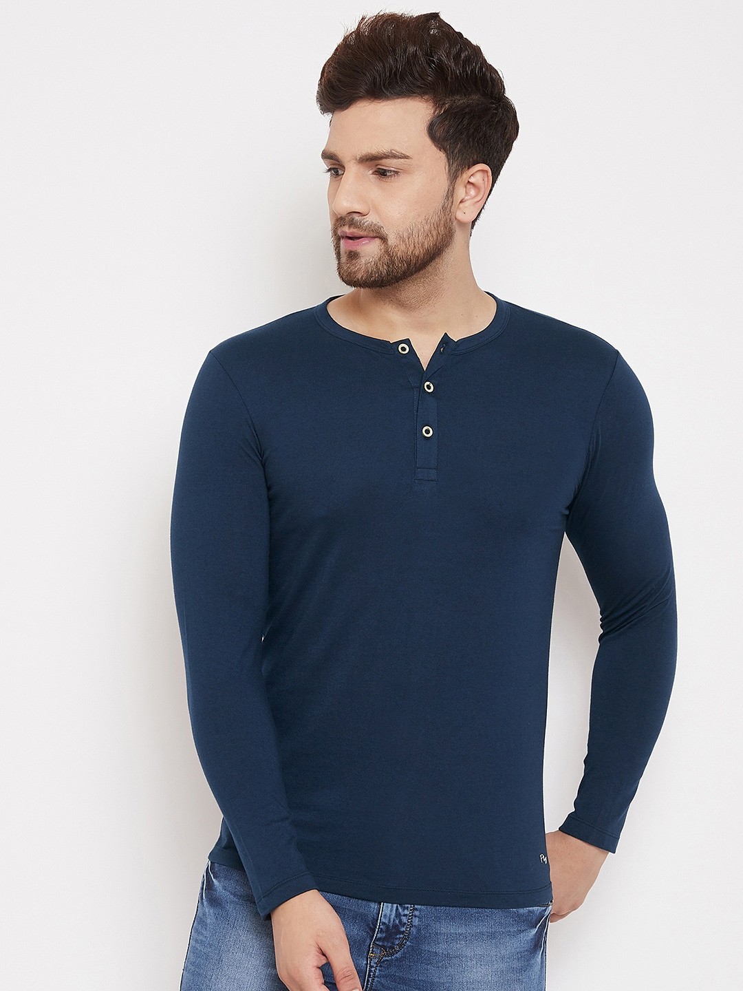 

Plagg Men Navy Blue Solid Henley Neck T-shirt