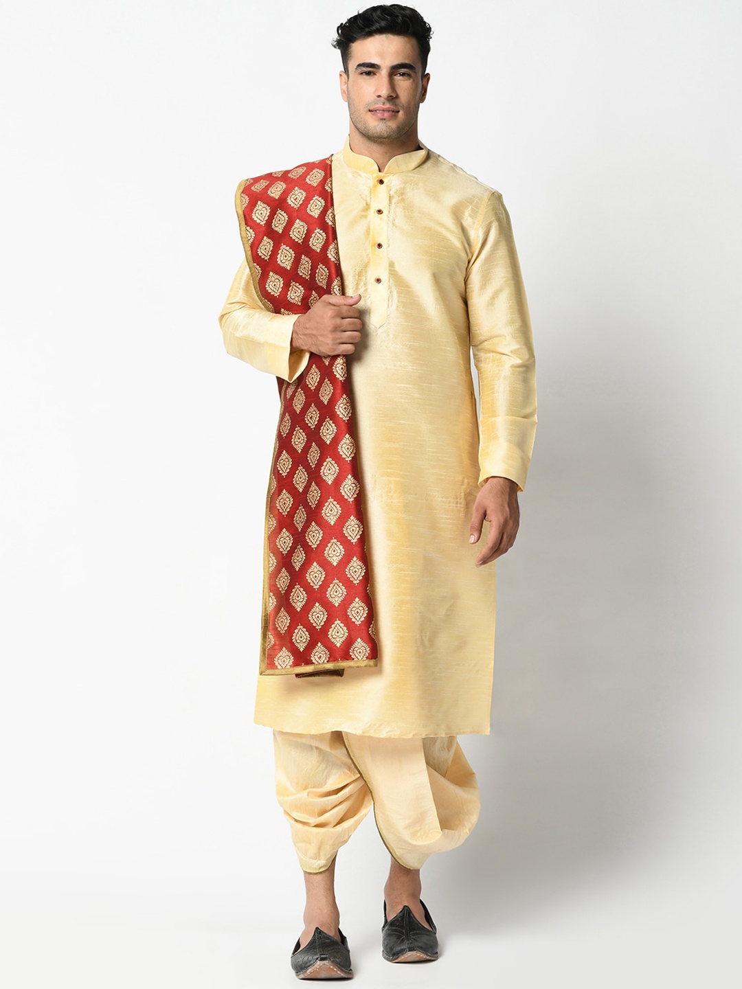 

DEYANN Men Cream-Coloured & Red Solid Dupion Silk Kurta with Dhoti Pants & Dupatta