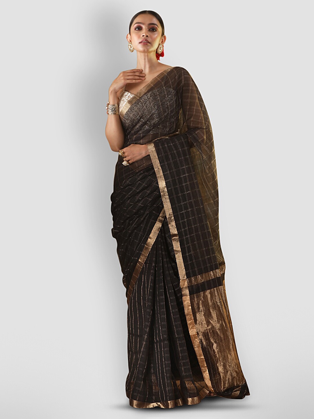 

Aryavart Black & Gold-Coloured Silk Cotton Checked Saree