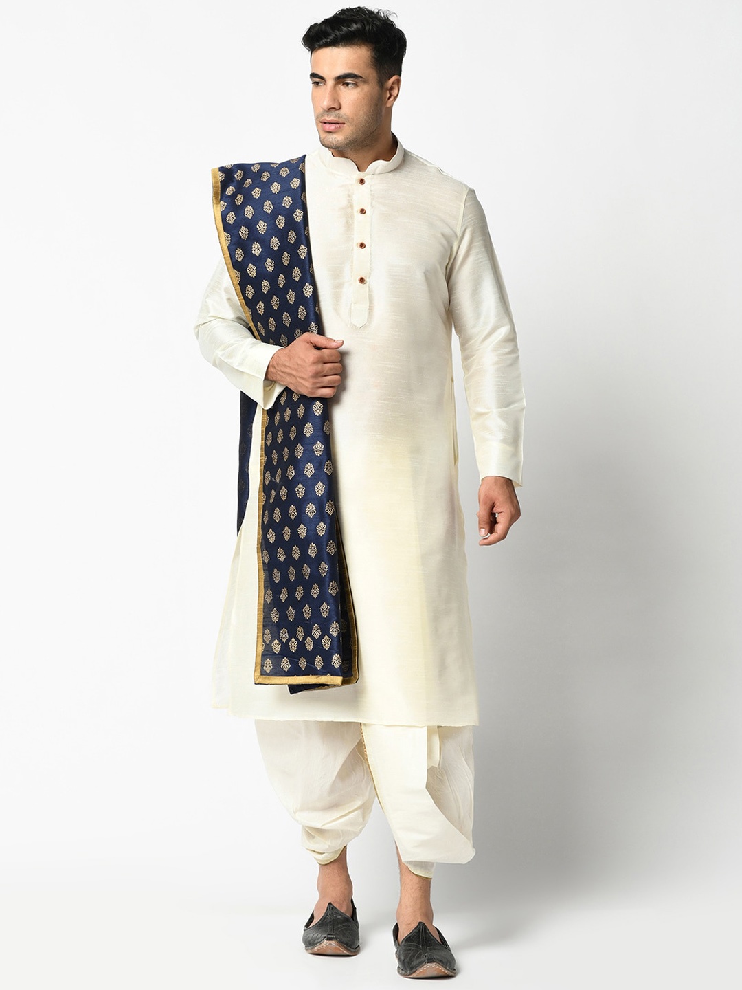 

DEYANN Men Off-White & Navy Blue Solid Kurta with Dhoti Pants & Dupatta