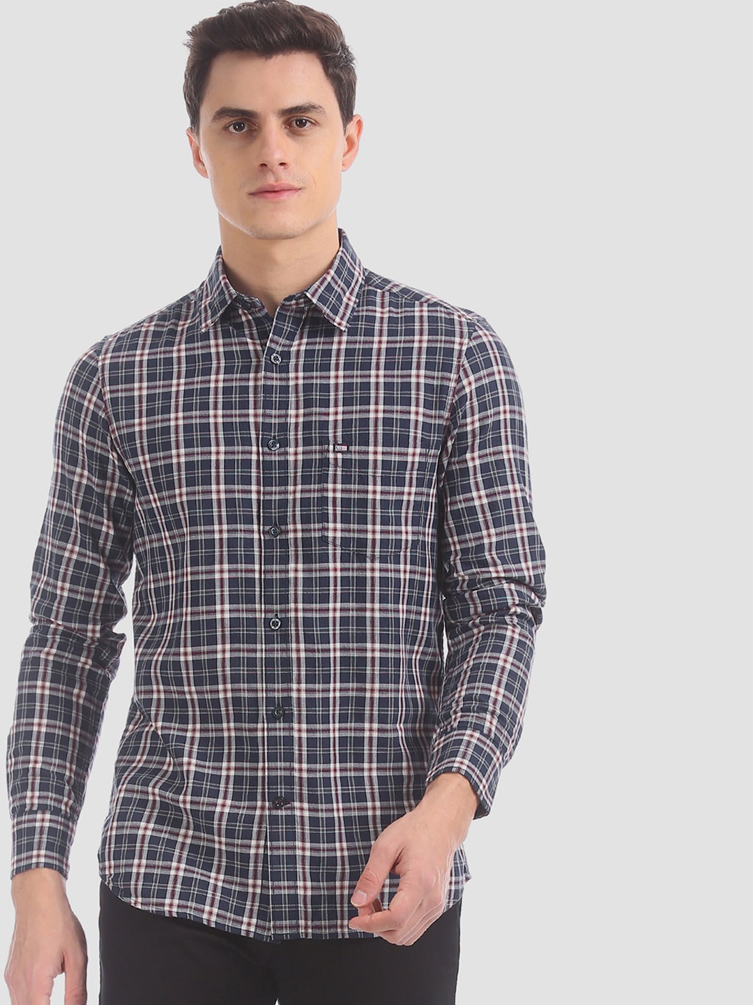 

Arrow Sport Men Navy Blue & Off-White Regular Fit Checked Casual Shirt