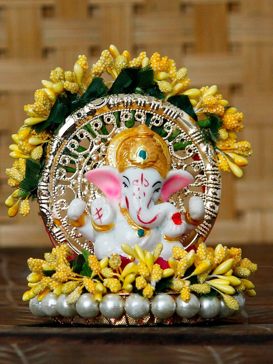 

eCraftIndia White & Gold-Toned Handcrafted Lord Ganesha Idol On Decorated Plate Showpiece