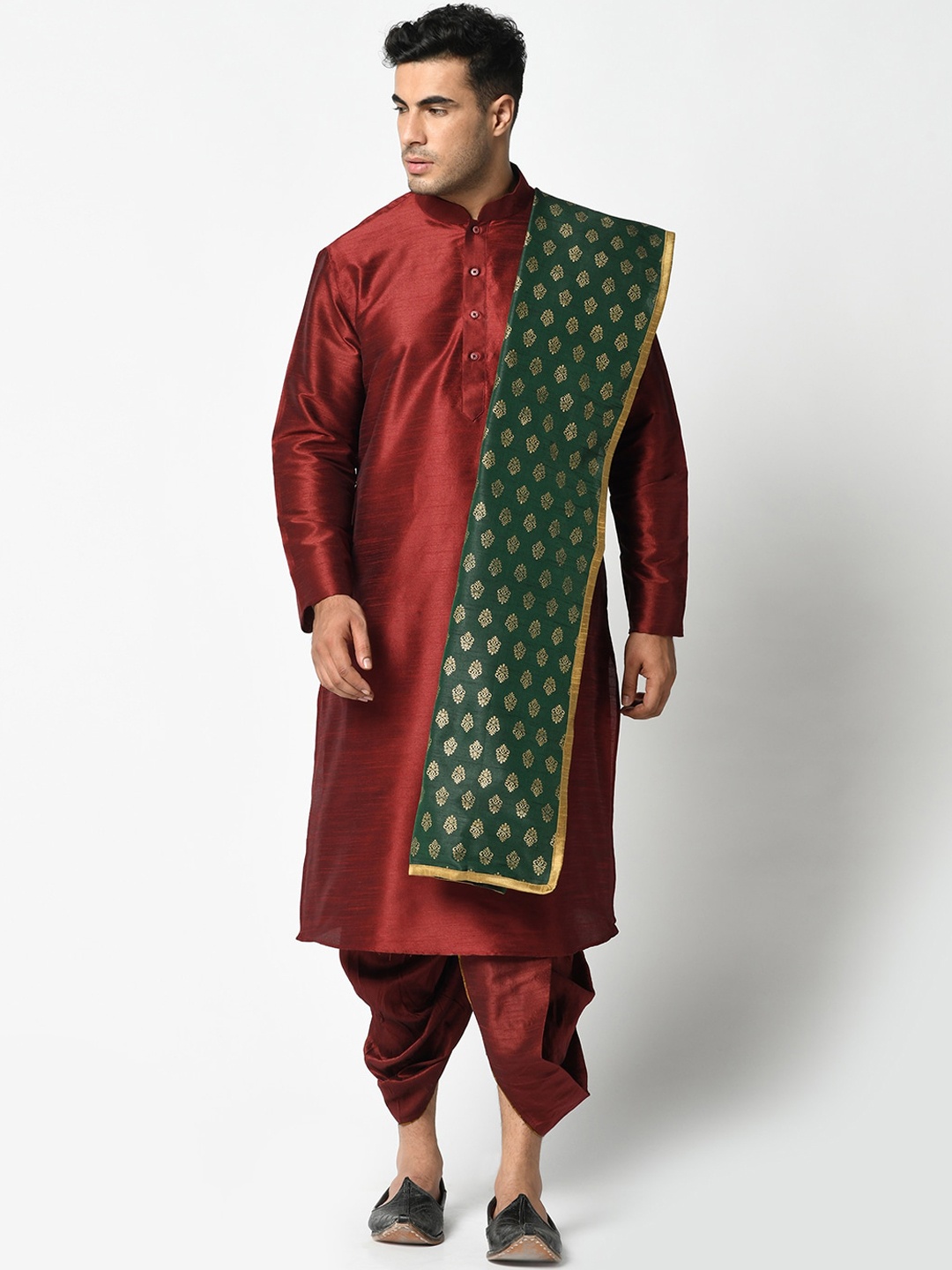 

DEYANN Men Maroon & Green Solid Kurta with Dhoti Pants & Dupatta