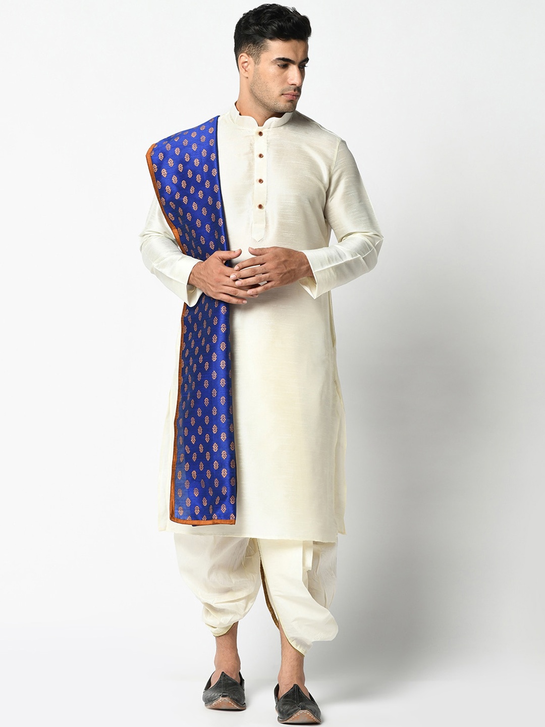 

DEYANN Men Off-White & Blue Solid Kurta with Dhoti Pants & Dupatta