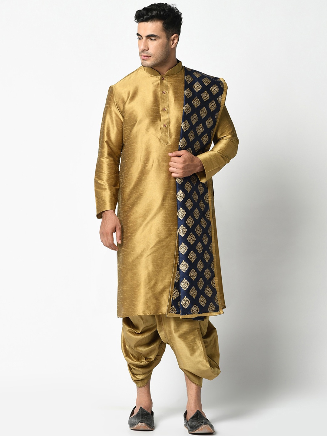 

DEYANN Men Brown & Navy Blue Solid Kurta with Dhoti Pants & Dupatta