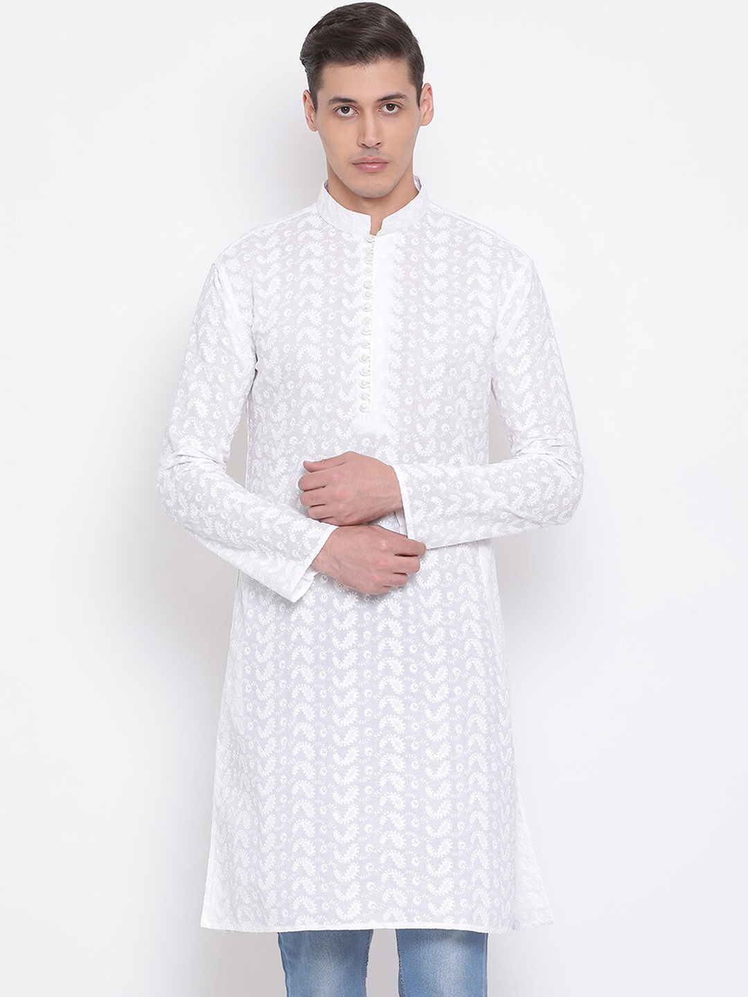 VASTRAMAY Men Chikankari Embroidered Pure Cotton Kurta, White