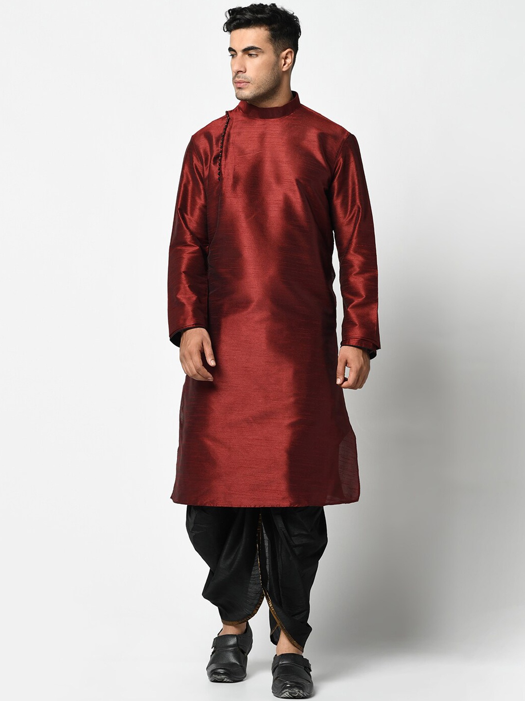 

DEYANN Men Maroon & Black Solid Kurta with Patiala