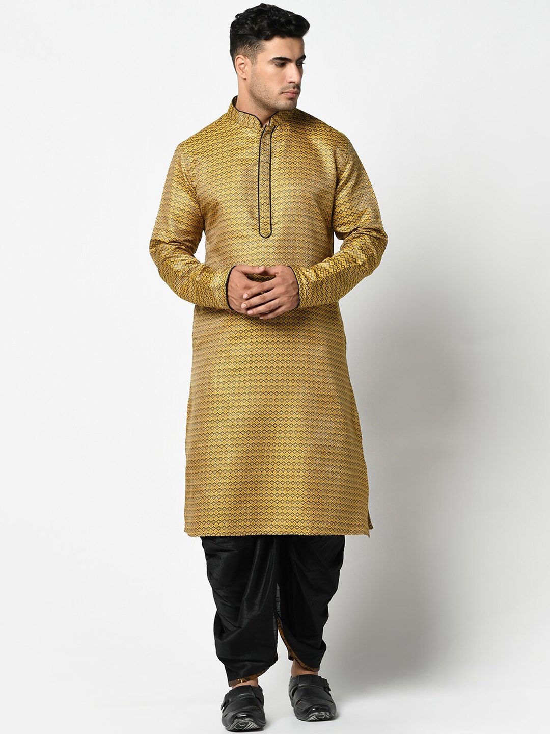 

DEYANN Men Yellow & Black Solid Kurta with Patiala