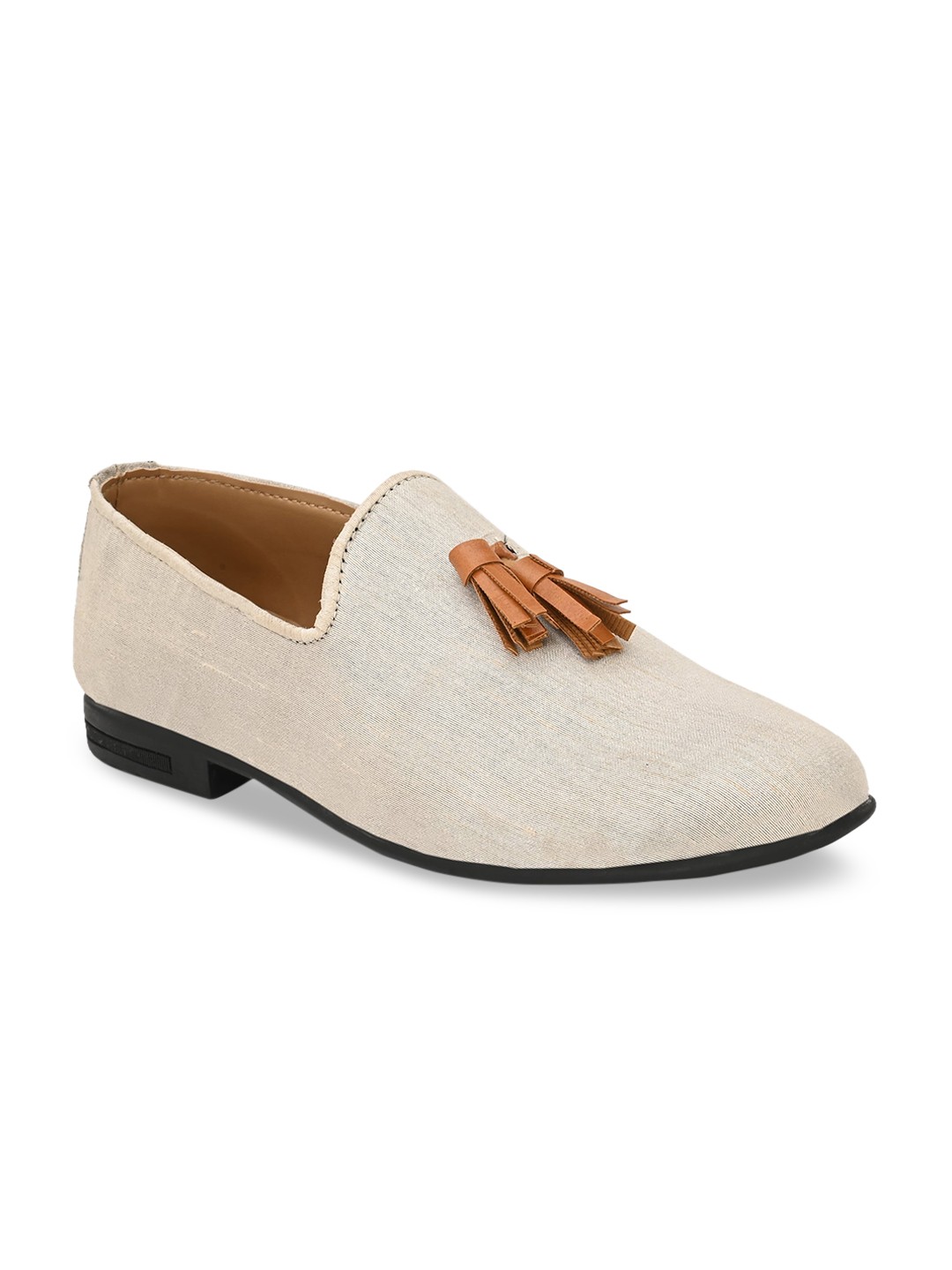 

El Paso Men Off-White Solid Loafers