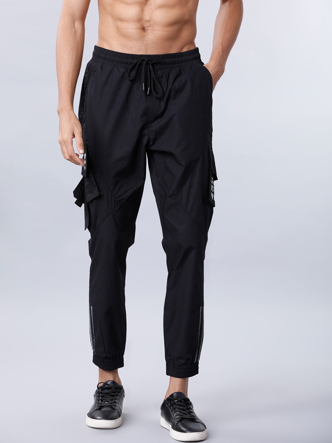 

LOCOMOTIVE Men Black Slim Fit Solid Joggers