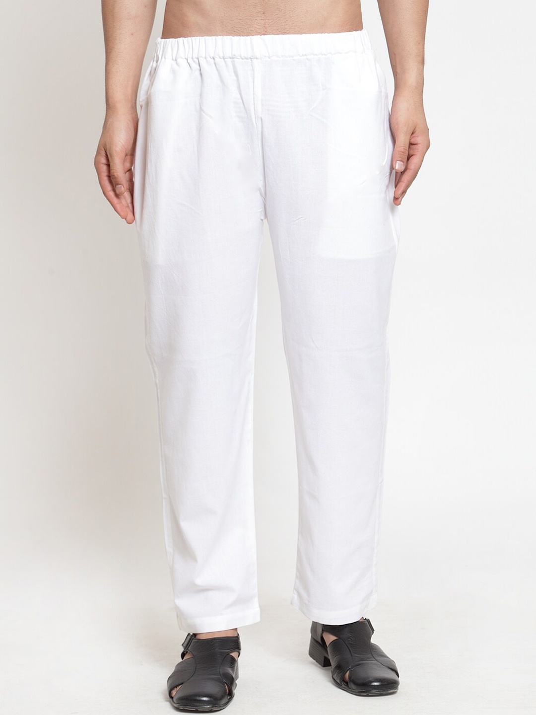 

NEUDIS Men White Solid Pyjamas