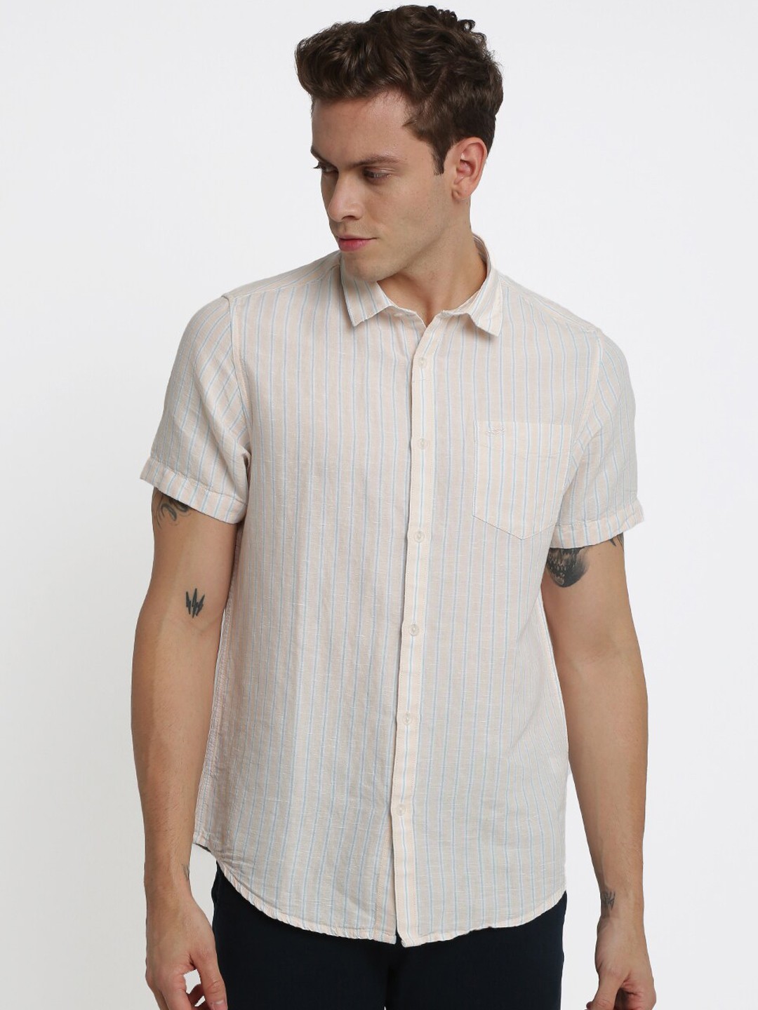 

Crocodile Men Cream & Blue Slim Fit Striped Casual Shirt