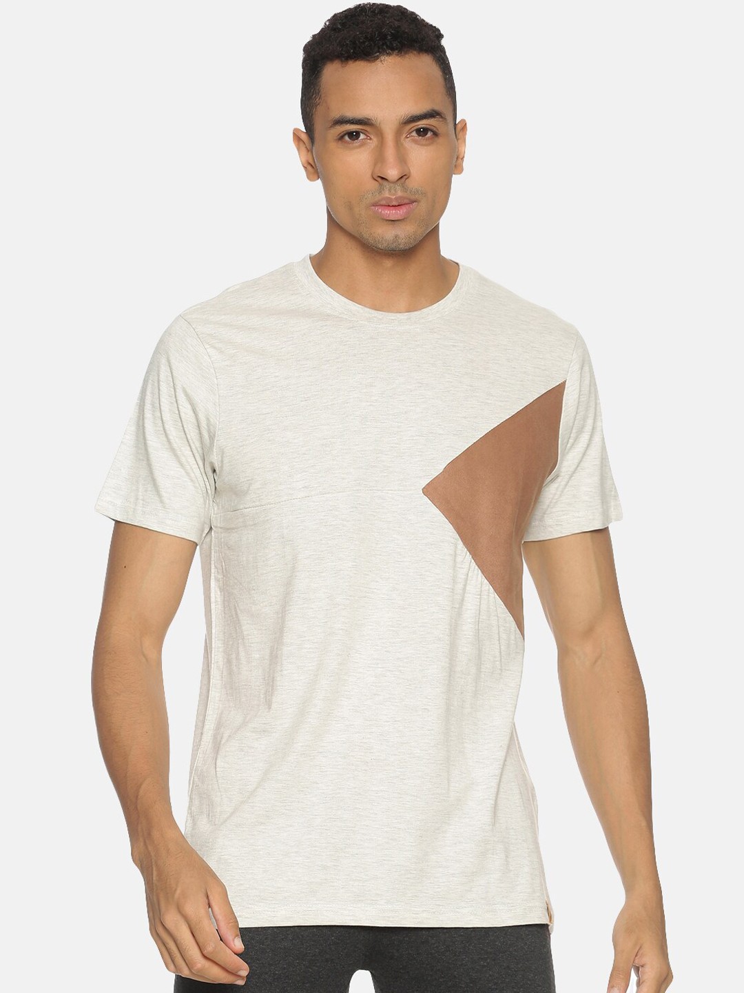 

Campus Sutra Men Cream-Coloured Colourblocked Round Neck T-shirt