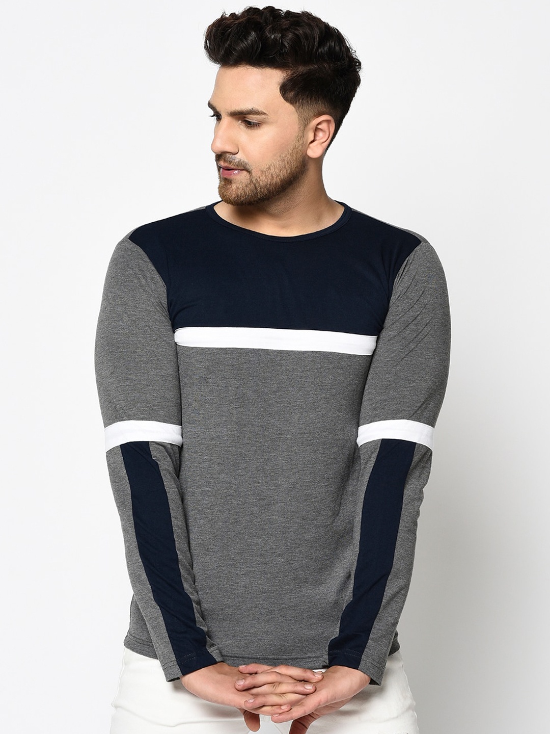 

Rigo Men Grey & Navy Blue Colourblocked Round Neck T-shirt