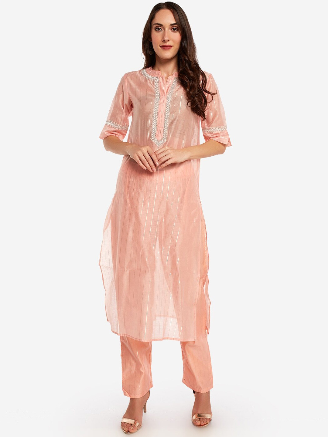 

Desi Weavess Women Peach-Coloured & Silver-Coloured Striped Kurta with Trousers