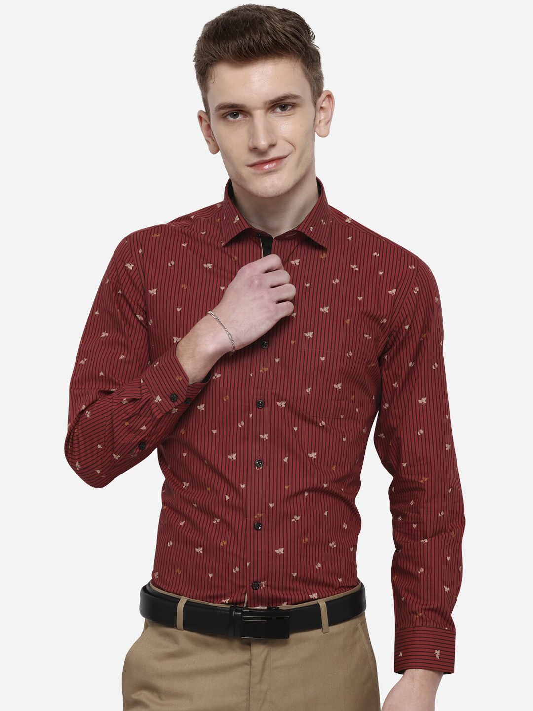 

Greenfibre Men Red & Black Slim Fit Striped Formal Shirt
