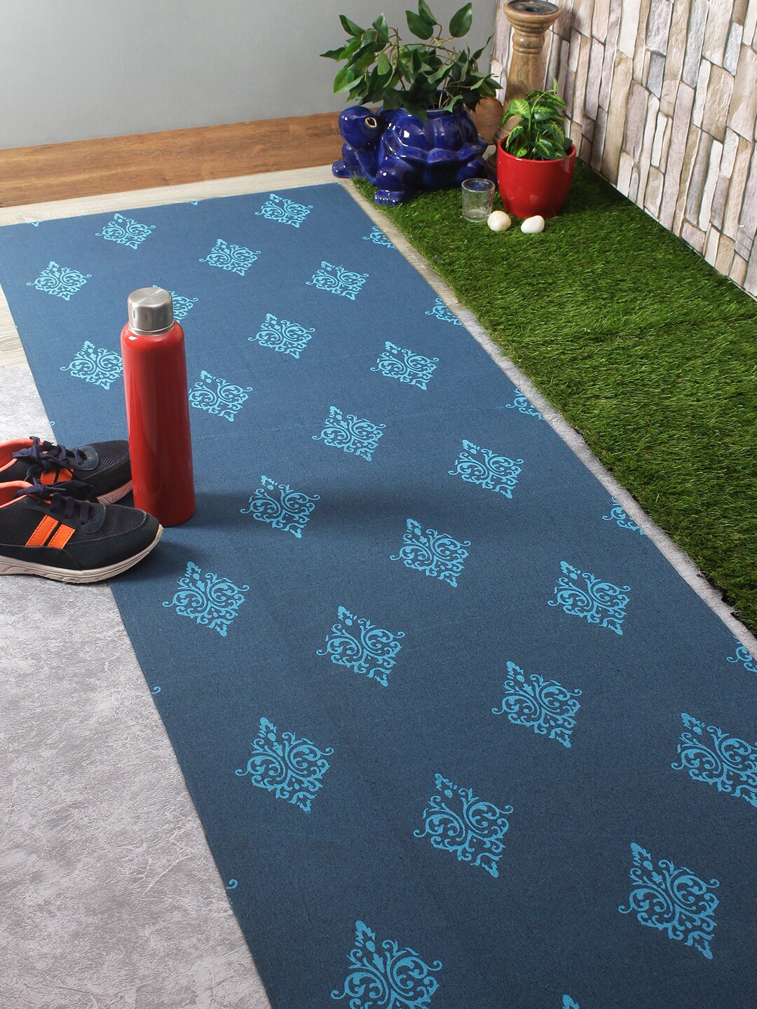 

Soumya Unisex Blue Ethnic Anti-Skid Yoga Mat with Memory Foam & Shoulder Strap