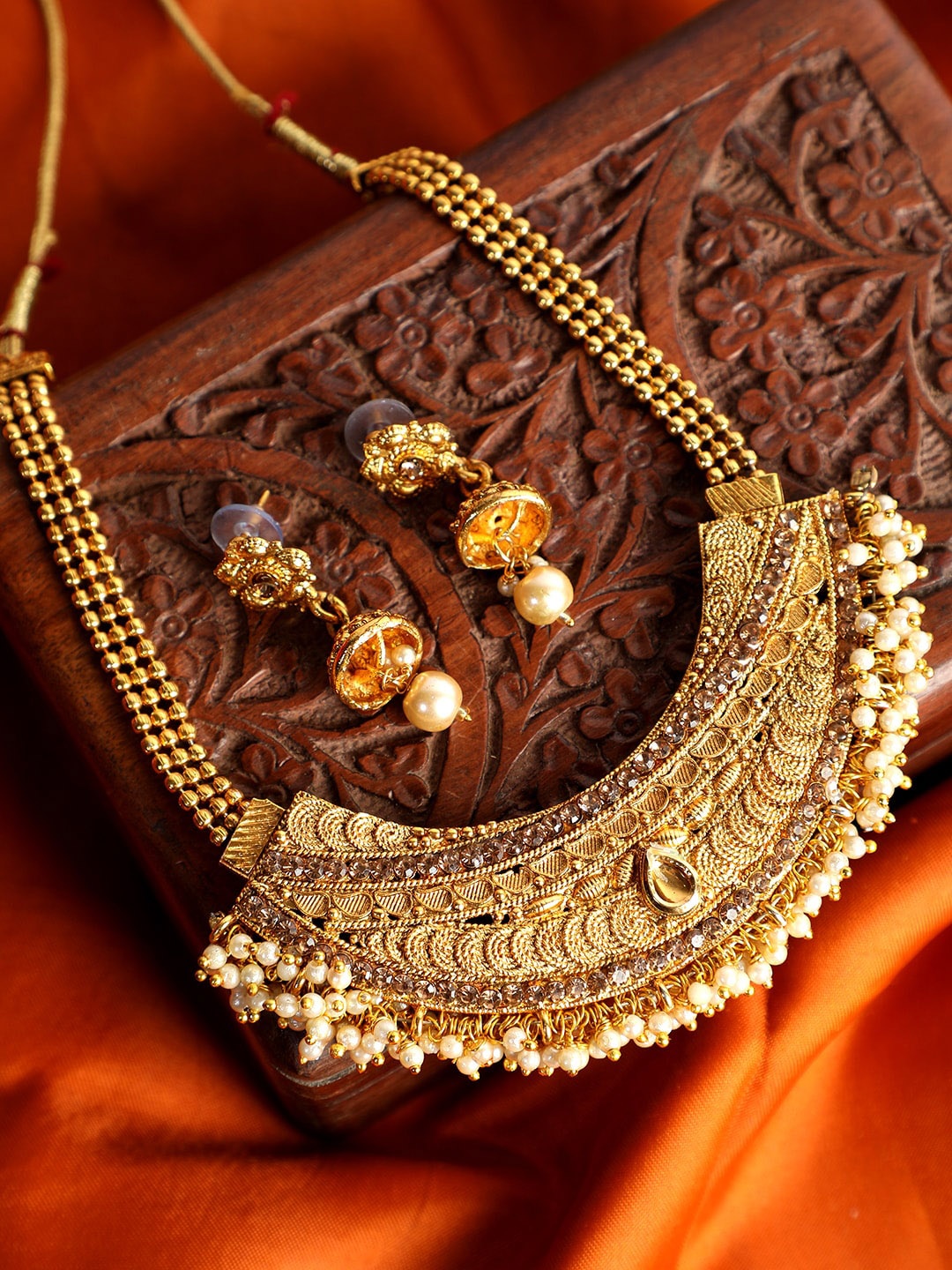 ANIKAS CREATION Women Gold-Plated White & Tan Brown Stone-Studded Traditional Designer Pearl Ganthan Jewellery Set