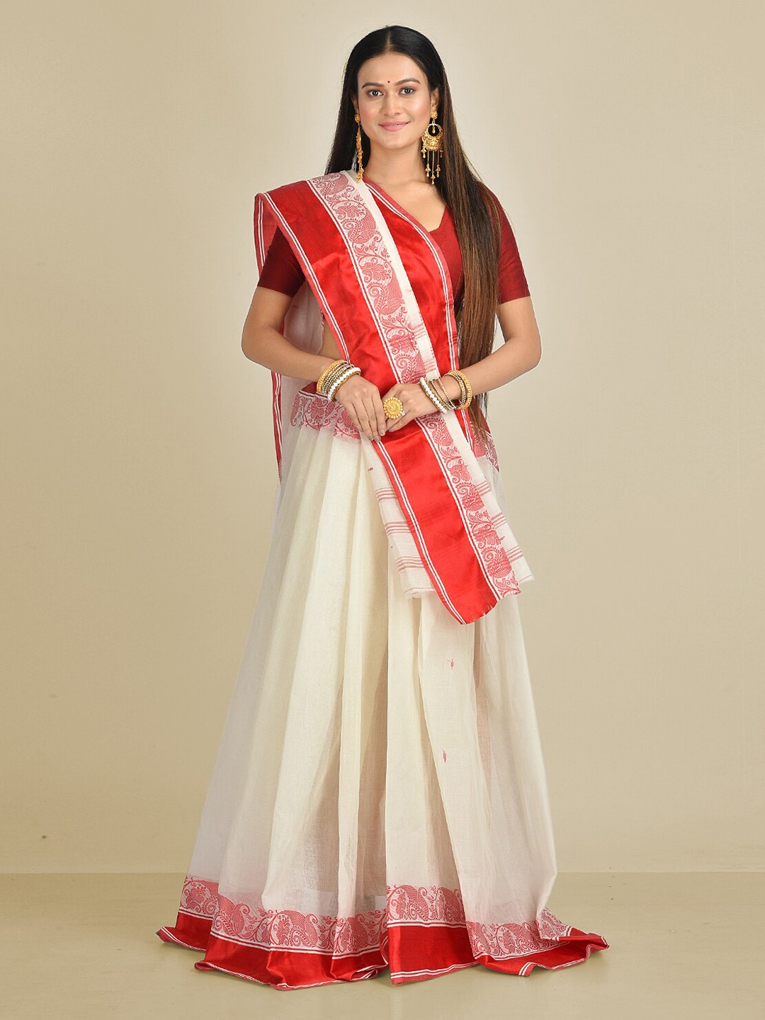 

Mitera Off-White & Red Pure Cotton Solid Taant Saree
