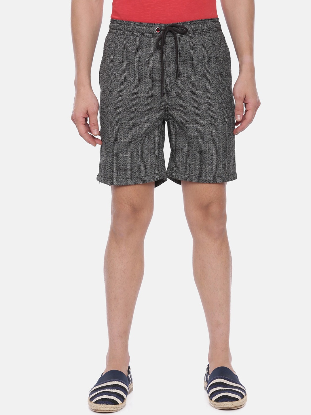 

Breakbounce Men Charcoal Grey Checked Slim Fit Regular Shorts