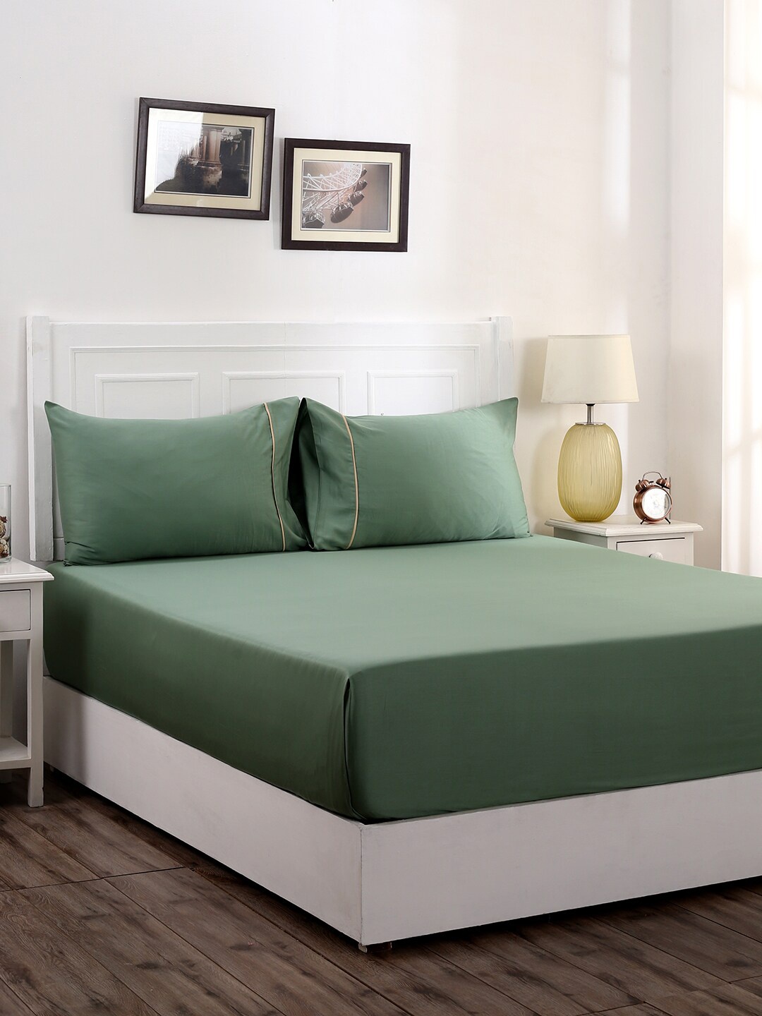 

MASPAR Green Solid 300 TC Cotton 1 King Bedsheet with 2 Pillow Covers