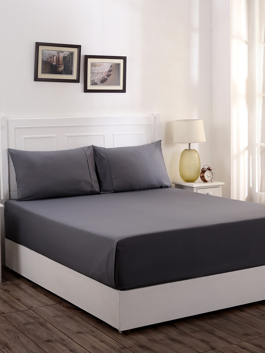

MASPAR Charcoal Grey Solid 200 TC Cotton 1 King Bedsheet with 2 Pillow Covers