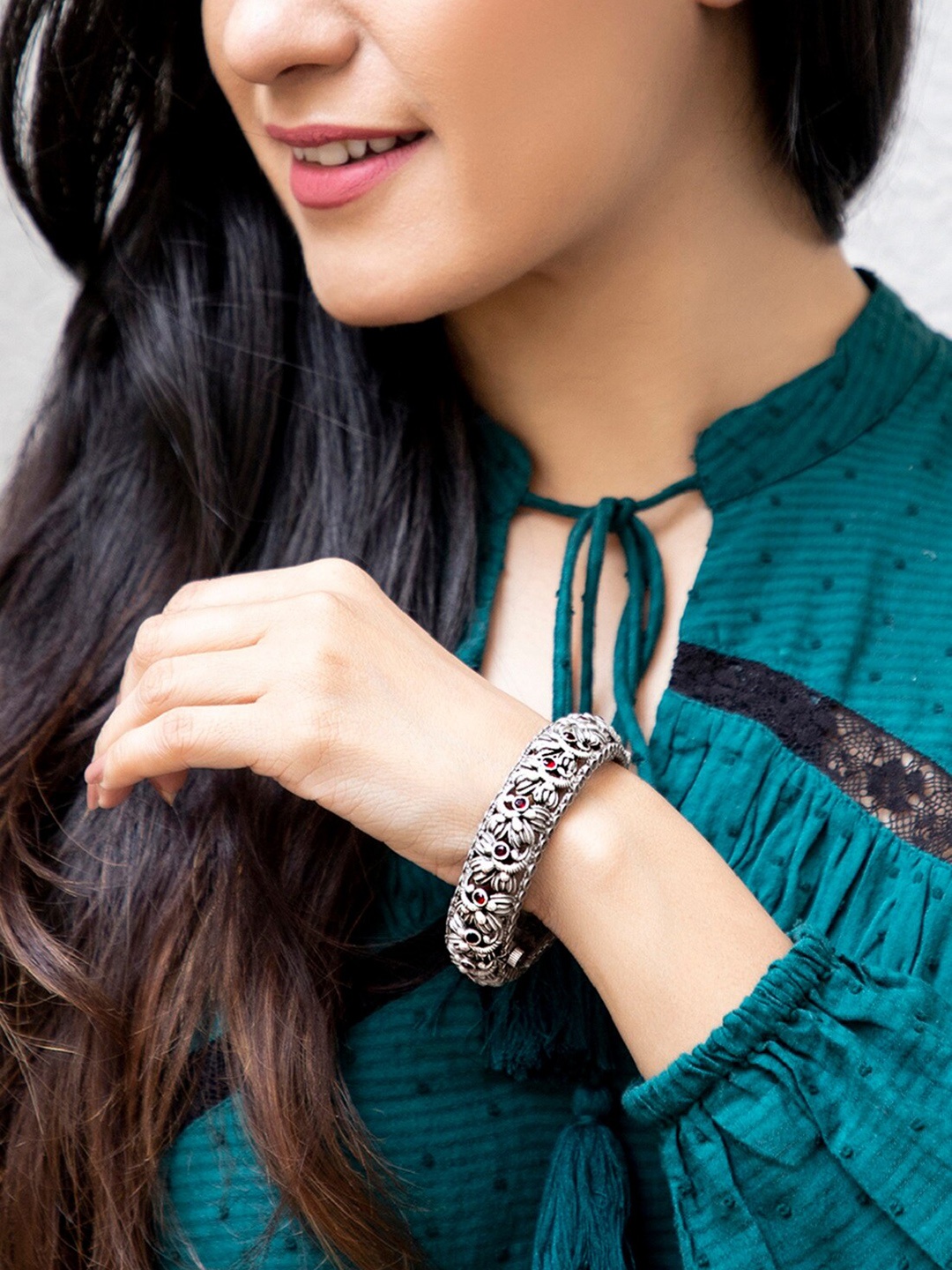 

Rubans Oxidized Silver-Plated & Red Stone-Studded Handcrafted Filgree Bangle