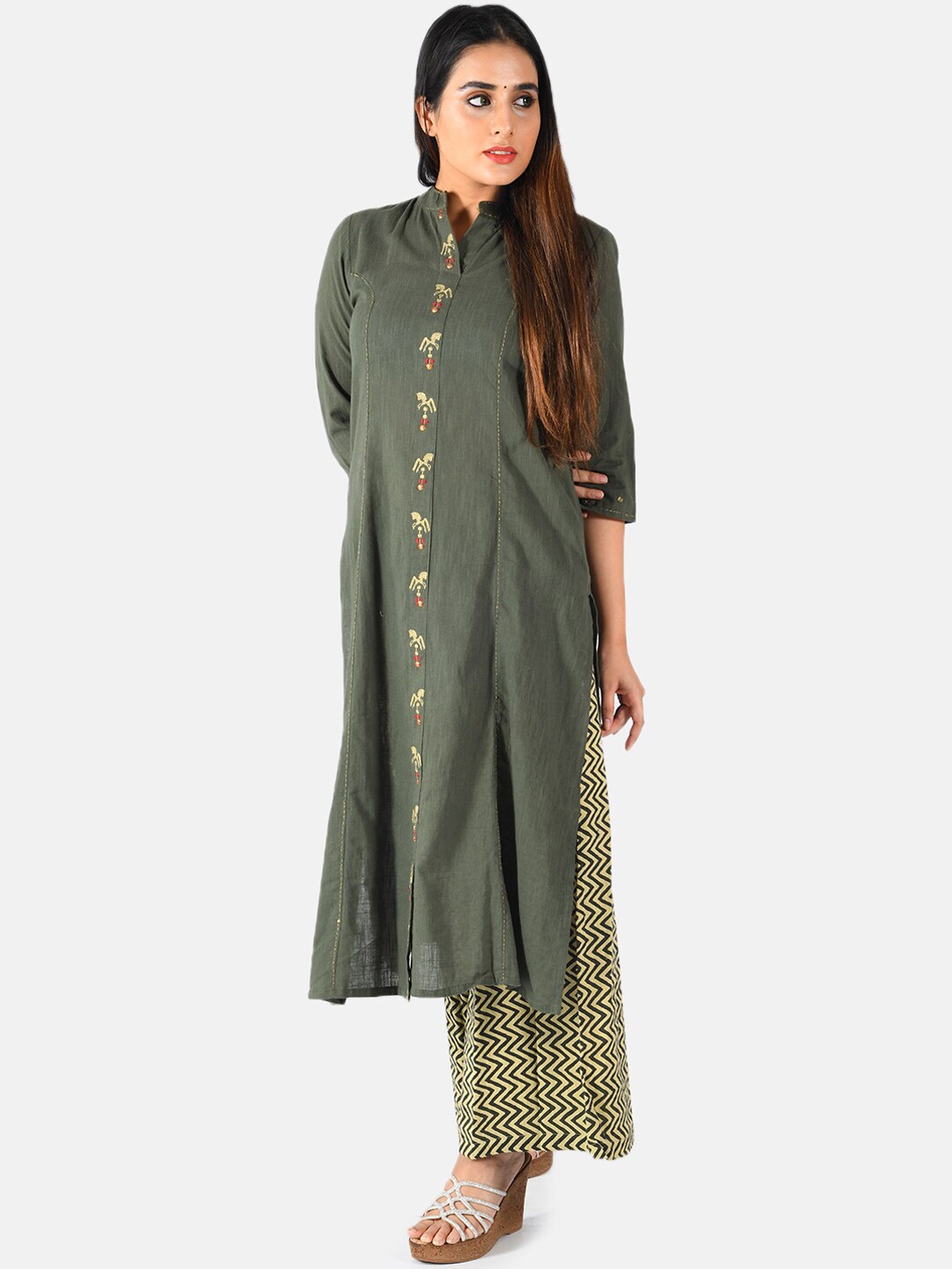 

Neerus Women Olive Green Solid Straight Kurta